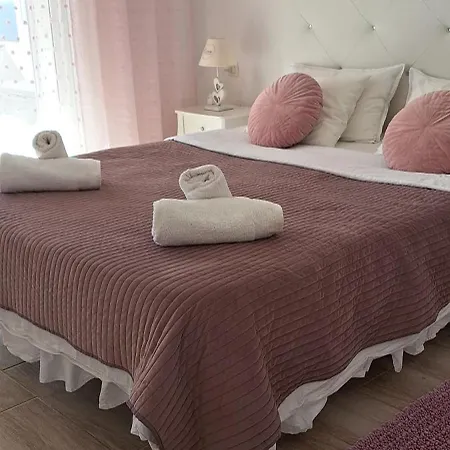 Cozy Sea Views In