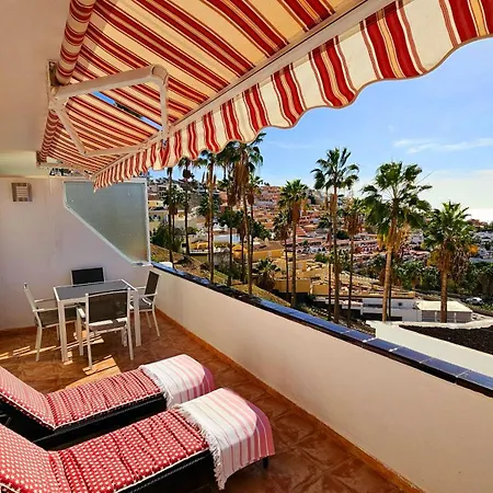 Cozy Sea Views In شقة