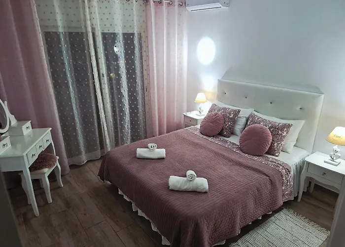 Cozy Sea Views In شقة