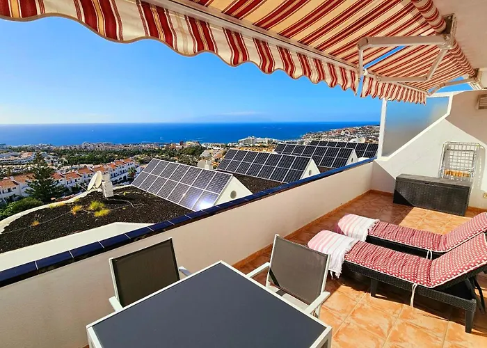 Cozy Sea Views In *